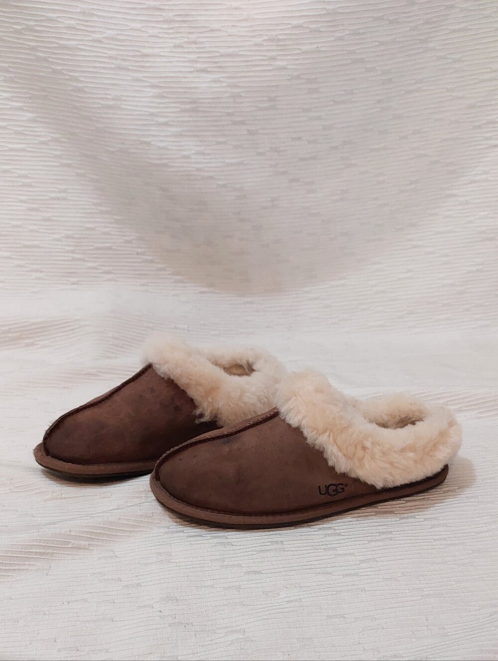 UGG Women's Brown Suede Sheepskin-Lined Slip-On Slippers Size 7